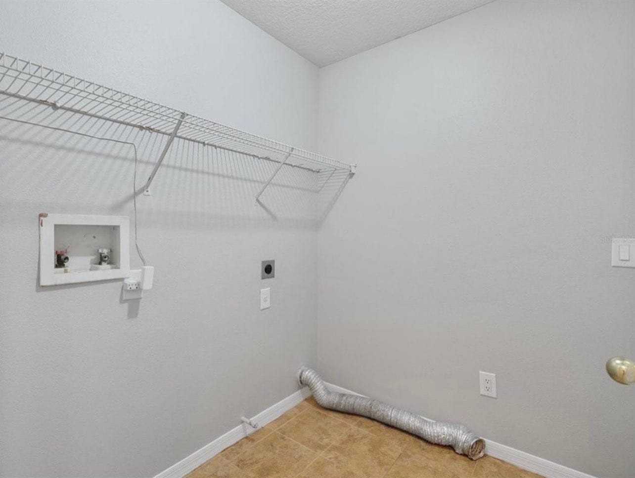 Building Photo - 5725 Hawklake Rd