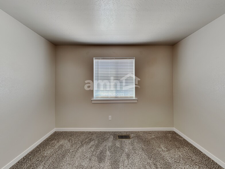Building Photo - 676 N Keagan Way
