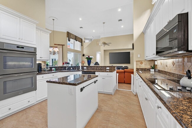 Building Photo - 7162 Vía Firenze