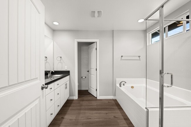 Building Photo - Beautiful Condo