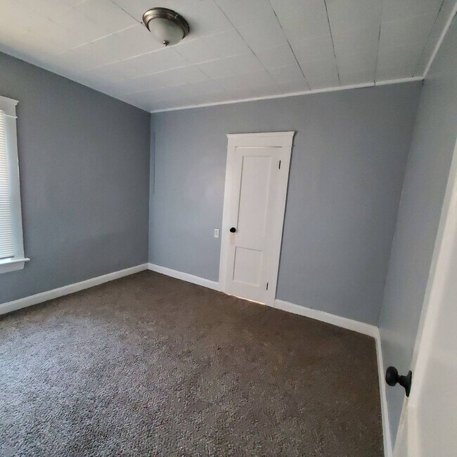 Building Photo - 12098 Chesterfield Ave