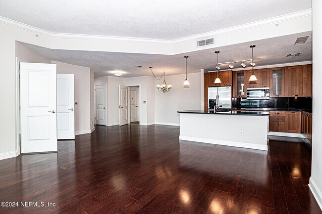 Building Photo - 1431 Riverplace Blvd