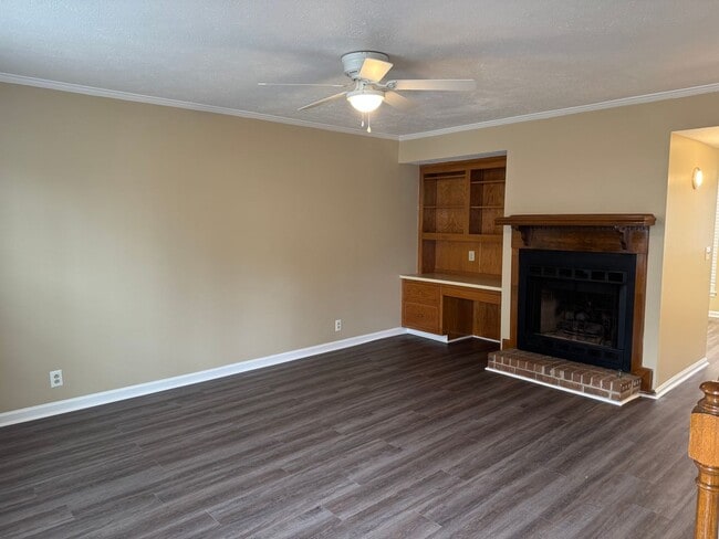 Building Photo - Huntington Parkway Duplex 1