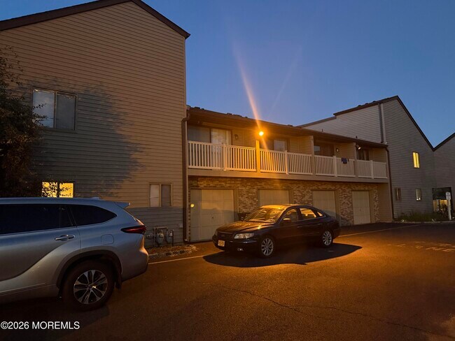 Building Photo - 9 Cotswold Cir