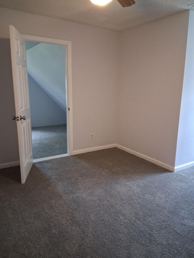 Building Photo - Alabaster