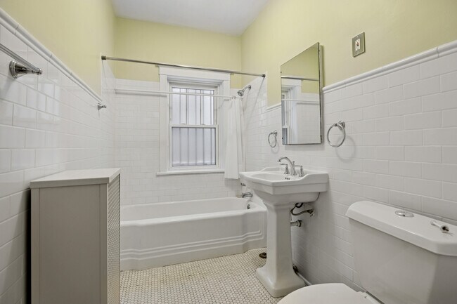 Building Photo - 5904 W Midway Park