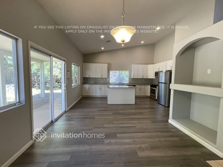 Building Photo - 472 Woodcrest Dr