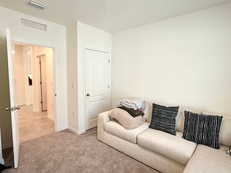 Building Photo - 13 Melogold Dr