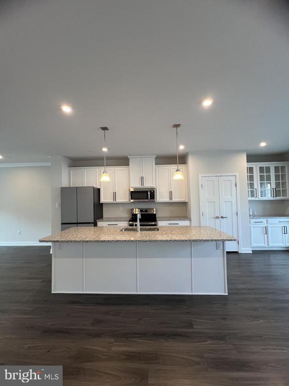 Building Photo - 272 Sugar Maple Square