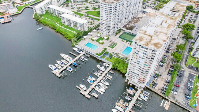 Building Photo - 18051 Biscayne Blvd