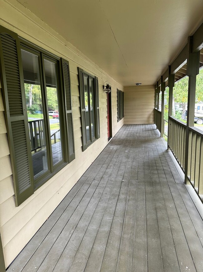 Building Photo - Kempton Hills 3 Bedroom/2.75 Bath Home with Sauna!