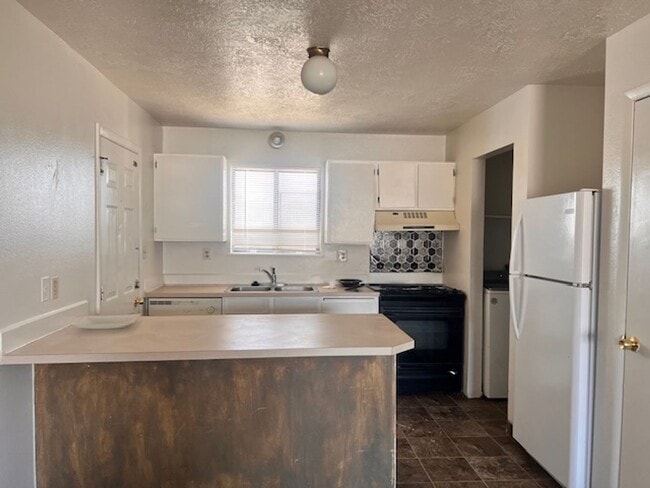 Building Photo - Charming 2 Bedroom, 1 Bathroom Home in Central Cedar City