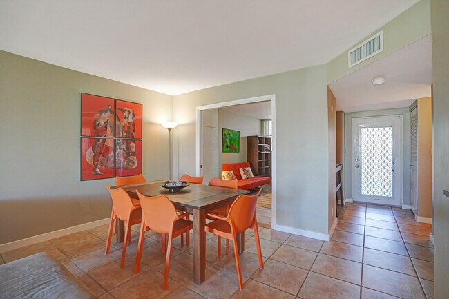 Building Photo - 1831 Sabal Palm Dr