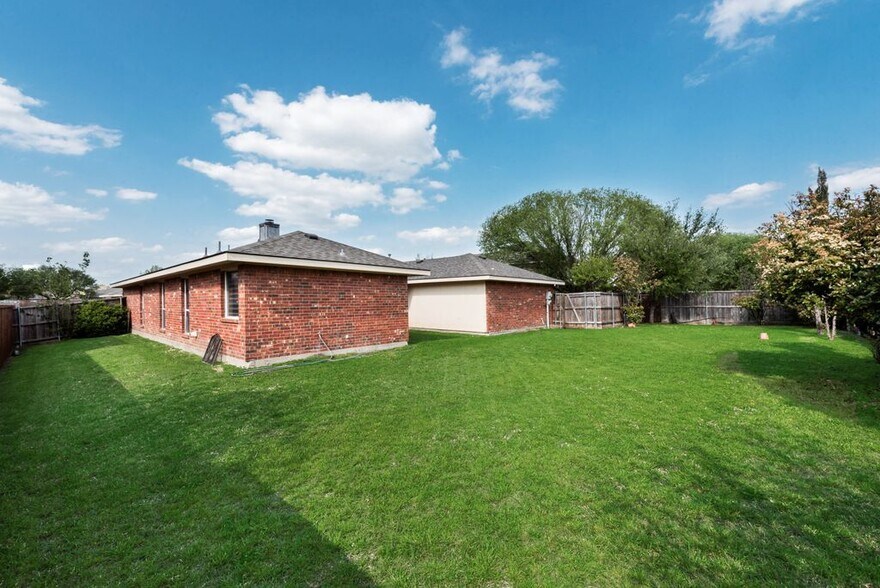 Building Photo - 506 Pecos Path Dr