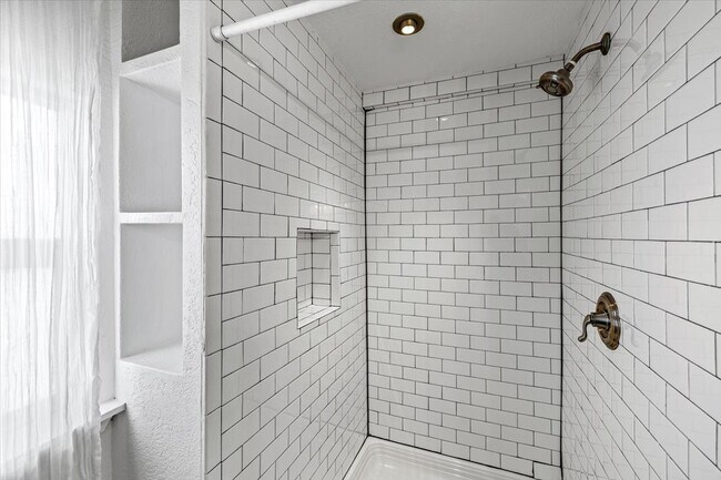 Building Photo - 5522 Avenue O 1/2