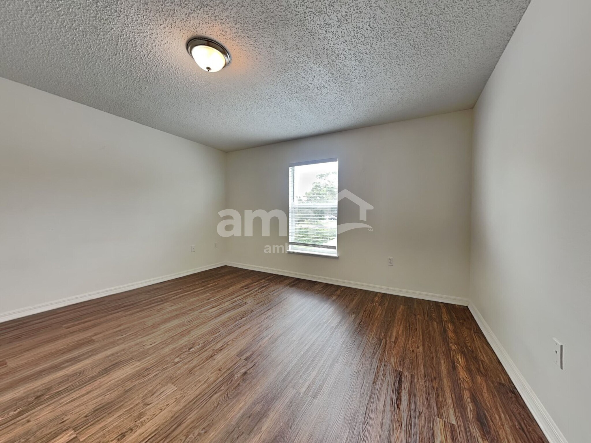 Building Photo - 10619 Opus Dr