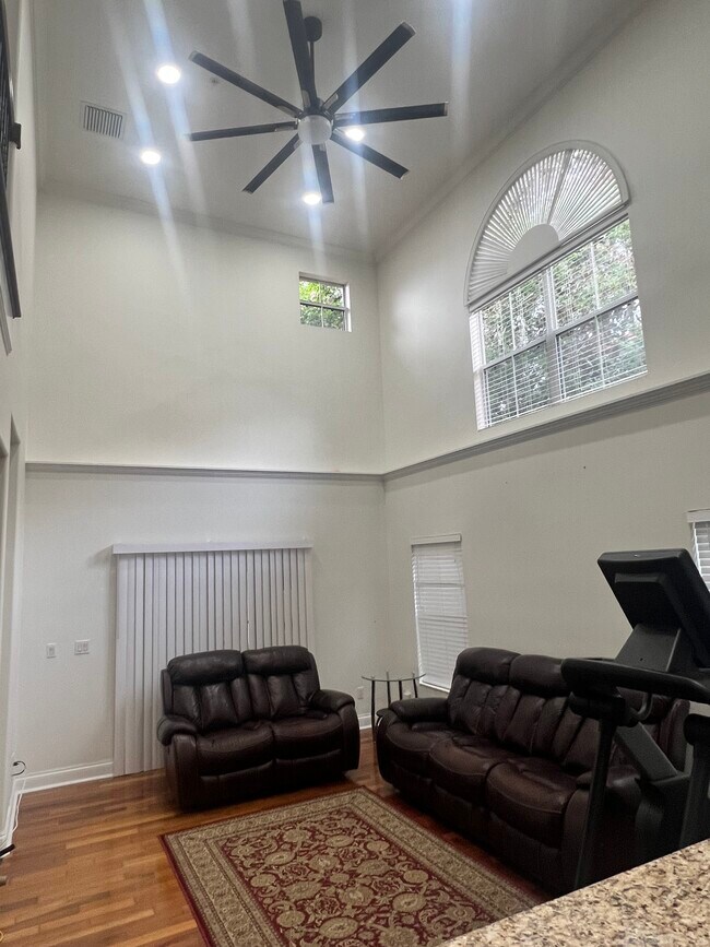 Building Photo - 7457 Regina Way