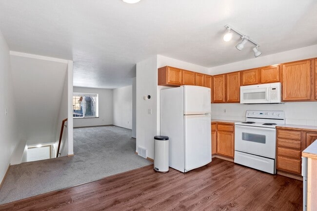 Building Photo - Downtown / Peaceful Valley 2 Bed 2 Bath ho...