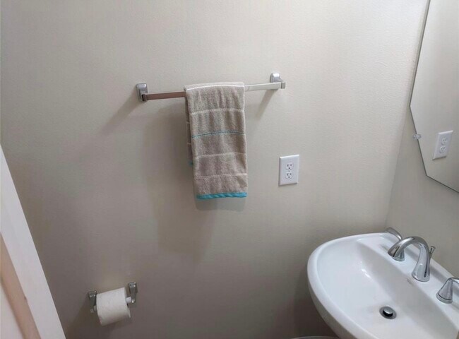 Building Photo - 3730 Main Poplar Dr