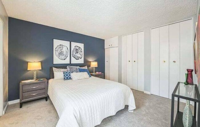 Building Photo - Dana