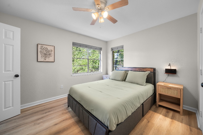 Building Photo - 1528 E Devine St