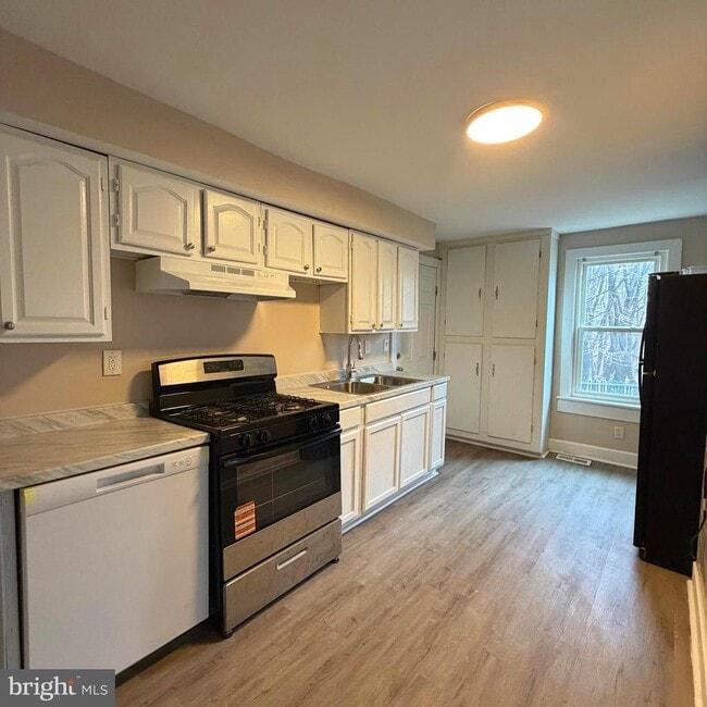 Building Photo - 1265 Walter Ave