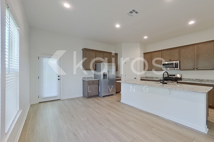 Building Photo - 121 Rainfall Ln