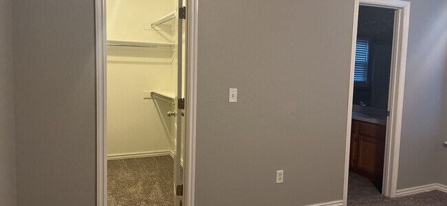 Building Photo - Great Location in Bentonville!