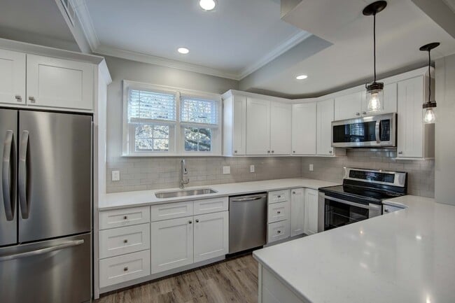 Building Photo - 1129 W Main St