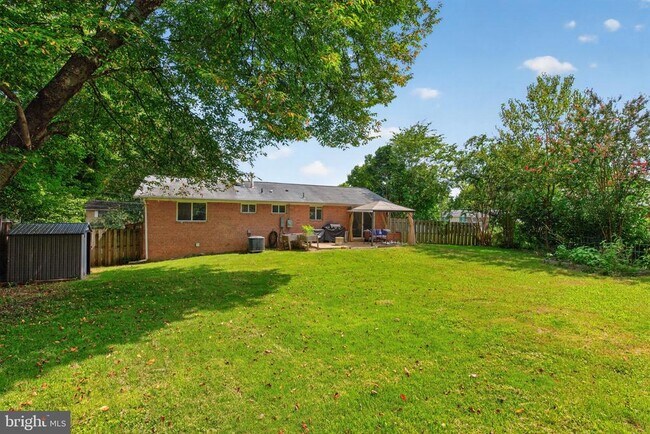 Building Photo - 8110 Springfield Village Dr