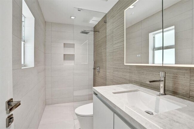 Building Photo - 2800 Banyan Blvd Cir NW