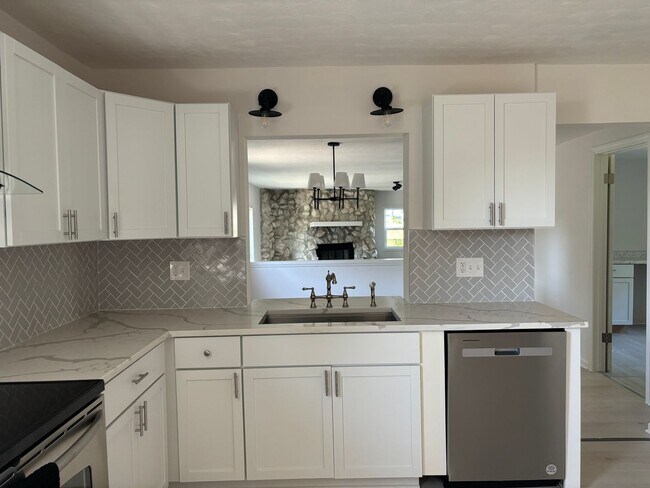 Building Photo - 924 S Madison St