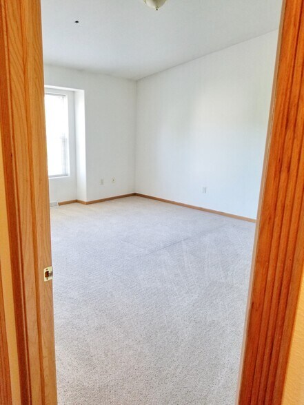 Building Photo - 347 Terrace Dr E