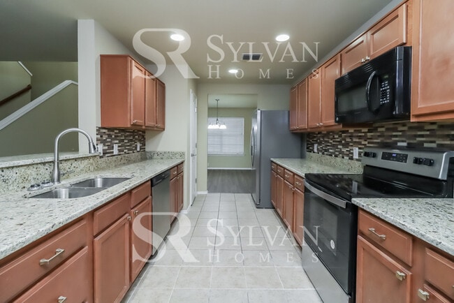 Building Photo - Gorgeous 4 bedroom brick colonial!