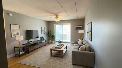 Building Photo - 4 Hawes St