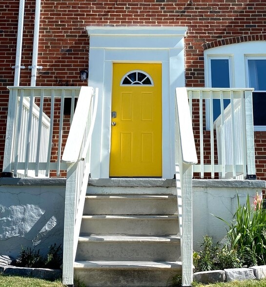 Entrance - 1544 Oakridge Rd