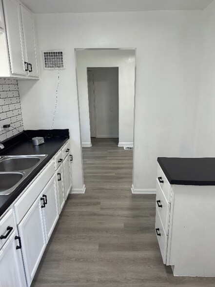 Building Photo - 1596 S Champion Ave