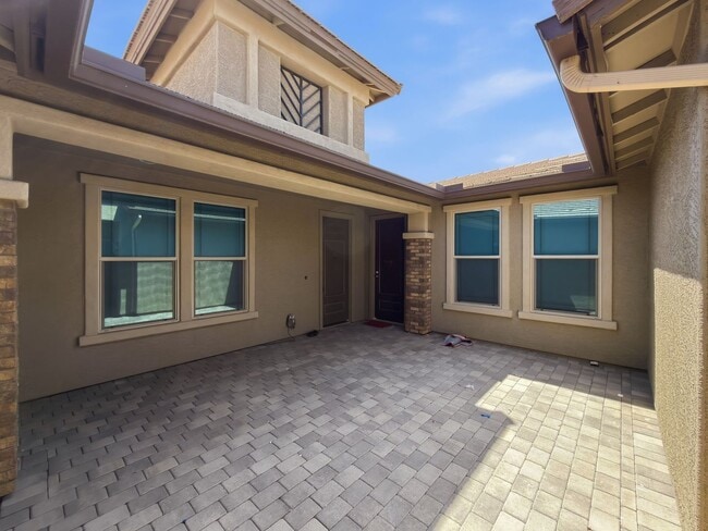 Building Photo - Luxury SMART HOME For Rent!