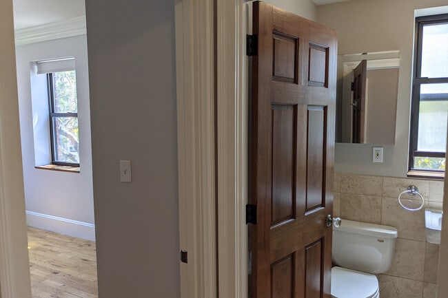 Building Photo - 34 Russell St