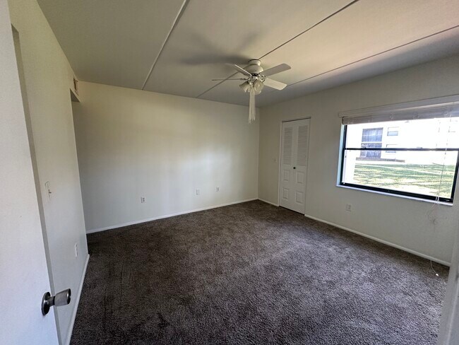 Building Photo - 409 Meadow Ln