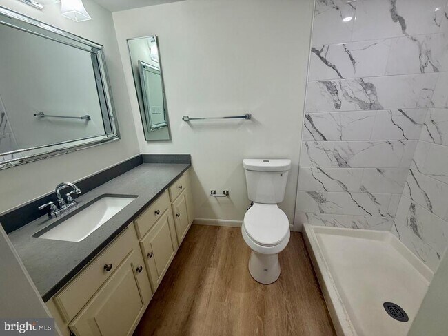 Building Photo - 15 Silverwood Cir
