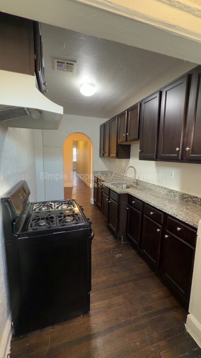 Building Photo - 944 East Dr