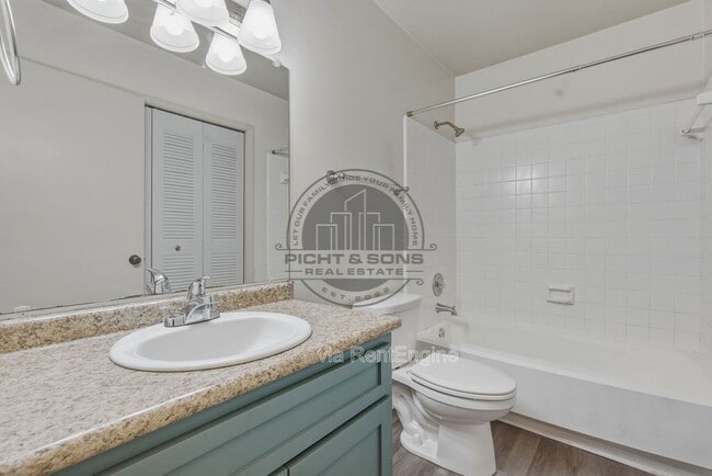 Building Photo - 713 Pointe Ct
