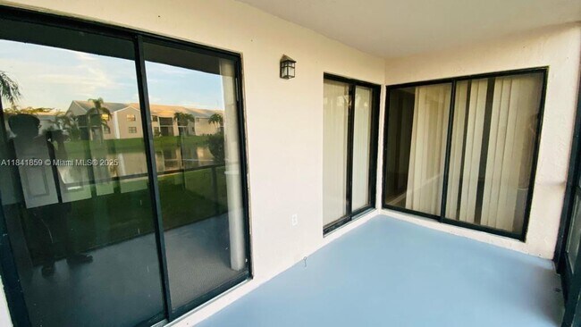 Building Photo - 1017 Washington Cir