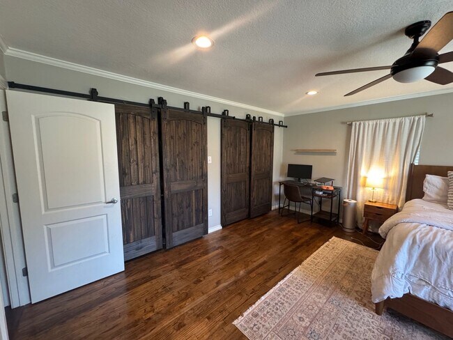 Building Photo - Beautifully Maintained Corner Lot Waco Home