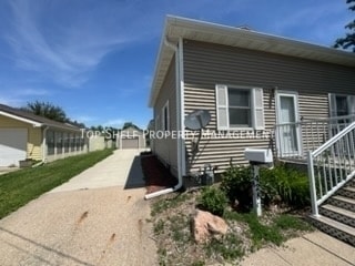 Building Photo - 428 S 6th Ave E