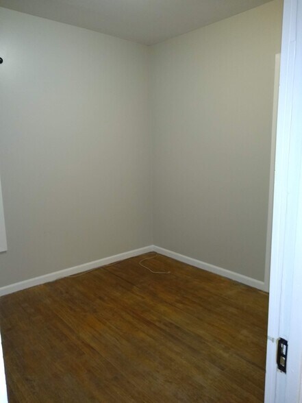 Building Photo - 19 Sheffield Ave