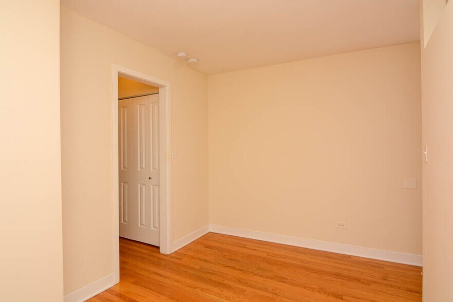 Building Photo - 616 W Wrightwood Ave