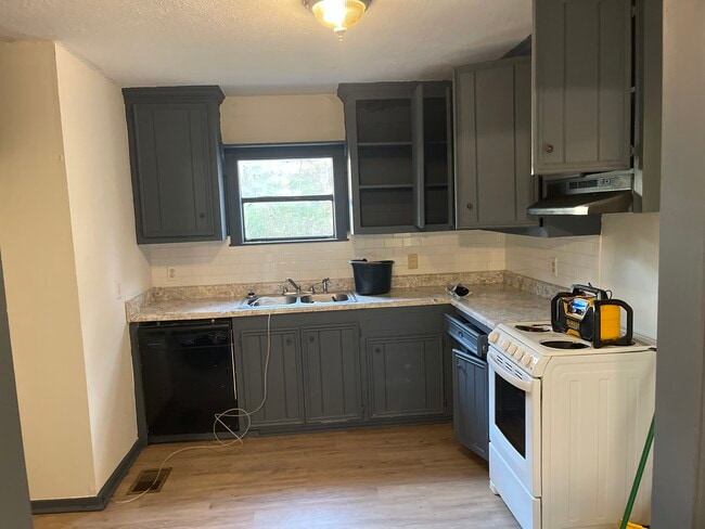 Building Photo - 1442 Bass Ave