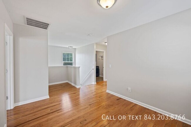 Building Photo - 158 Charlesfort Way